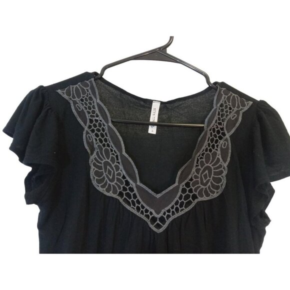 Full Tilt Top Girls Size Large Black Neckline Design Has Small Hole In Front - Picture 4 of 5
